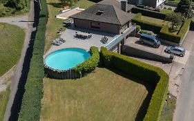 Luxueuse Et Spacieuse Villa Avec Sauna Et Piscine
